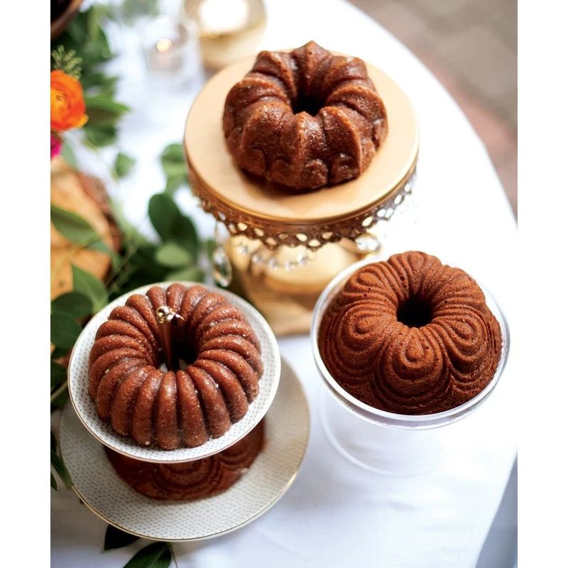 Nordic Ware Gold Cast Aluminum 9 Cup Bundt Quartet Pan - Image 2