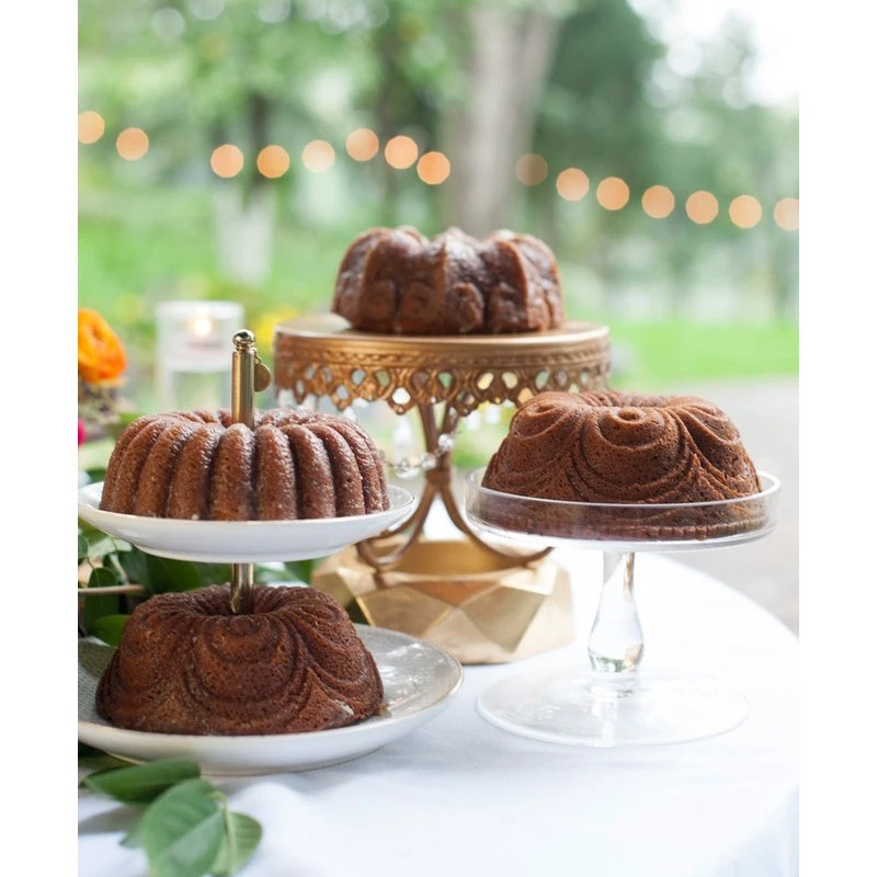 Nordic Ware Gold Cast Aluminum 9 Cup Bundt Quartet Pan - Image 3