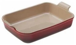 Le Creuset 2 1/2-Quart, (10 1/2"x7") Heritage Rectangular Dish, Cherry
